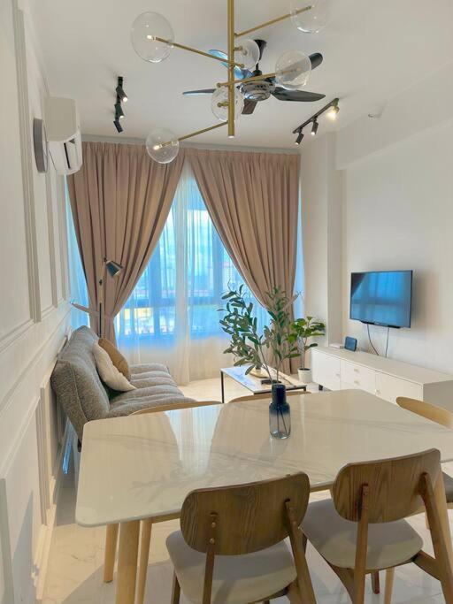 Netflix Two Bedroom Troika Kota Bharu Homestay 118 Buitenkant foto