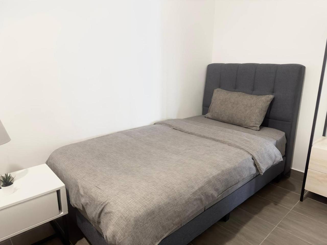 Netflix Two Bedroom Troika Kota Bharu Homestay 118 Buitenkant foto